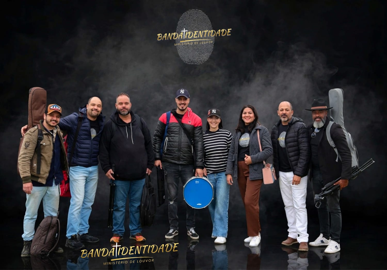 Banda Identidade participa da Marcha para Jesus 2026 em Sorocaba A Banda Identidade marcou presença na Marcha para Jesus 2026, realizada em Sorocaba, em um momento de muita música, fé e adoração. A banda subiu ao palco e levou ao público uma mensagem de louvor e exaltação ao nome de Jesus Cristo, o Rei dos Reis e Senhor dos Senhores. Com muita energia e dedicação, a Banda Identidade conduziu os participantes em um momento de celebração da fé cristã, utilizando a música como instrumento para proclamar a mensagem do Evangelho. A participação na Marcha para Jesus representa também um momento importante para a trajetória da banda, que vem buscando ampliar seu trabalho e levar sua música para diferentes públicos e eventos. Para os integrantes, estar em um evento desse porte é uma oportunidade de compartilhar não apenas canções, mas também aquilo que está no centro de sua caminhada: a fé em Jesus Cristo e a adoração a Deus. 🎶 Banda Identidade Louvor, música e uma mensagem de fé. 📻 Rádio VIP Online — sua conexão com Deus está aqui! 🌐 radioviponline.com 📲 (15) 99195-1532 📸 @radioviponline